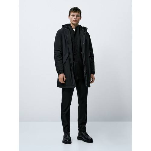 Куртка из легкой эластичной ткани с капюшоном
